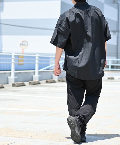 Ritzy（リッツィー）の「綿ブロード レギュラーカラー半袖シャツ レディース メンズ（シャツ/ブラウス・メンズ・ラベンダー/グレイッシュベージュ/サックスブルー系/サックスブルー/ブラック/グリーン/ブラック系その他/ホワイト/ホワイト系その他/グリーン系その他/イエロー・X-LARGE/LARGE/MEDIUM）」の17枚目の写真