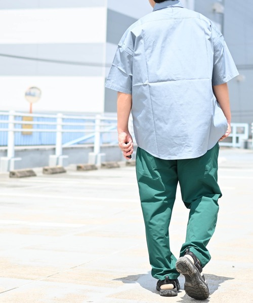 Ritzy（リッツィー）の「綿ブロード レギュラーカラー半袖シャツ レディース メンズ（シャツ/ブラウス・メンズ・ラベンダー/グレイッシュベージュ/サックスブルー系/サックスブルー/ブラック/グリーン/ブラック系その他/ホワイト/ホワイト系その他/グリーン系その他/イエロー・X-LARGE/LARGE/MEDIUM）」の20枚目の写真