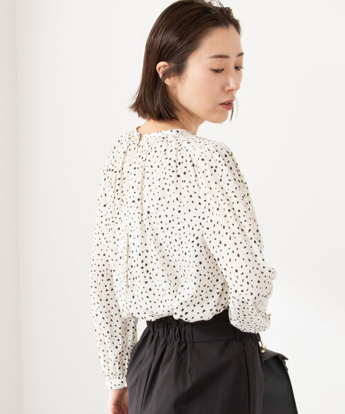 NOLLEY’S(ノーリーズ)の「シャーリングブラウス(シャツ/ブラウス・レディース・ホワイト/ブラック系その他3/ホワイト系その他5/ブラック系その他4/サーモンピンク/ホワイト系その他4・38)」の22枚目の写真