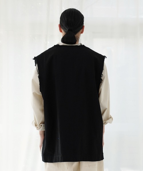 Air Tokyo（エアートウキョー）の「Vネック フリンジ プルオーバーベスト（ベスト・メンズ・グレイッシュベージュ/ブラック・LARGE/MEDIUM）」の15枚目の写真