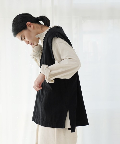 Air Tokyo（エアートウキョー）の「Vネック フリンジ プルオーバーベスト（ベスト・メンズ・グレイッシュベージュ/ブラック・LARGE/MEDIUM）」の3枚目の写真