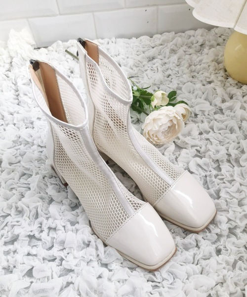 Loueme(ルエム)の「スクエアヒールメッシュブーティ(ブーツ・レディース・アイボリー/ブラック・24.5cm/23.5cm)」の5枚目の写真