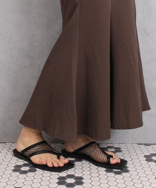 Fabby fabby(ファビィーファビィー)の「メッシュトングフラットサンダル(サンダル・レディース・ブラック/オフホワイト・LARGE/MEDIUM/SMALL)」の7枚目の写真