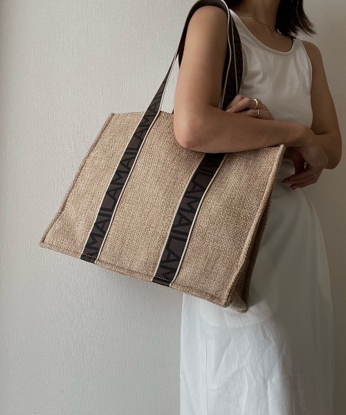 AMAIL(アマイル)の「AM logo box bag(トートバッグ・レディース・ホワイト/ベージュ・FREE)」の1枚目の写真