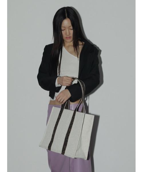 AMAIL(アマイル)の「AM logo box bag(トートバッグ・レディース・ホワイト/ベージュ・FREE)」の6枚目の写真