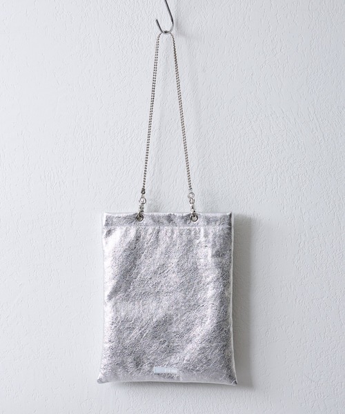 COLONY 2139(コロニートゥーワンスリーナイン)の「メタリックフェイクレザートートバッグ(トートバッグ・レディース・グリーン/ブラック/シルバー・FREE)」の3枚目の写真