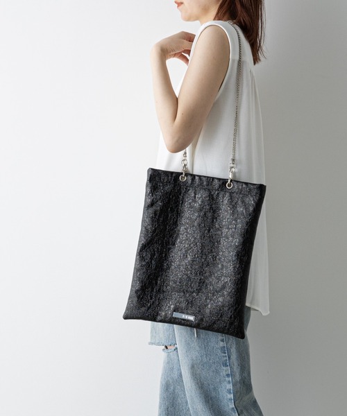 COLONY 2139(コロニートゥーワンスリーナイン)の「メタリックフェイクレザートートバッグ(トートバッグ・レディース・グリーン/ブラック/シルバー・FREE)」の2枚目の写真