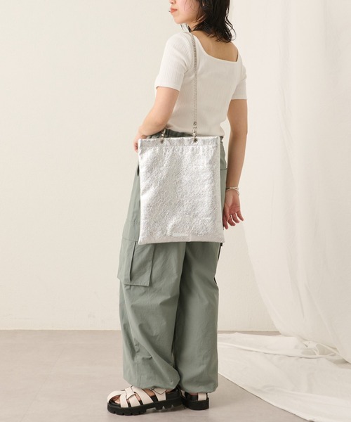 COLONY 2139(コロニートゥーワンスリーナイン)の「メタリックフェイクレザートートバッグ(トートバッグ・レディース・グリーン/ブラック/シルバー・FREE)」の16枚目の写真
