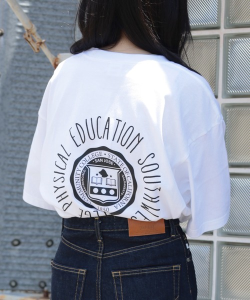make a ray!（メイク ア レイ！）の「【別注】カレッジ & サークルロゴ デザインプリント ビッグシルエット半袖Ｔシャツ /オーバーサイズ/ユニセックス（Tシャツ/カットソー・メンズ・ホワイト/ホワイト系その他/ブラック系その他/オフホワイト/オリーブ/ブラック・M/L）」の4枚目の写真
