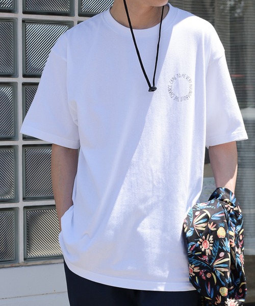 make a ray!（メイク ア レイ！）の「【別注】カレッジ & サークルロゴ デザインプリント ビッグシルエット半袖Ｔシャツ /オーバーサイズ/ユニセックス（Tシャツ/カットソー・メンズ・ホワイト/ホワイト系その他/ブラック系その他/オフホワイト/オリーブ/ブラック・M/L）」の9枚目の写真