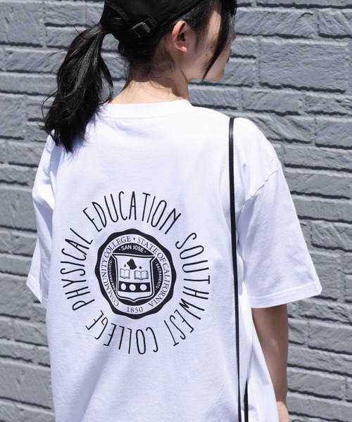 make a ray!（メイク ア レイ！）の「【別注】カレッジ & サークルロゴ デザインプリント ビッグシルエット半袖Ｔシャツ /オーバーサイズ/ユニセックス（Tシャツ/カットソー・メンズ・ホワイト/ホワイト系その他/ブラック系その他/オフホワイト/オリーブ/ブラック・M/L）」の11枚目の写真