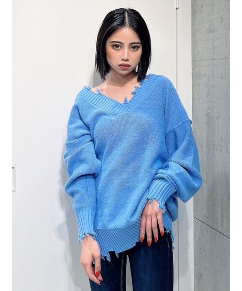 GYDA（ジェイダ）の「グラインダーVネックニットTOPS（ニット/セーター・レディース・チャコールグレー/ライトブルー/オフホワイト・FREE）」の4枚目の写真