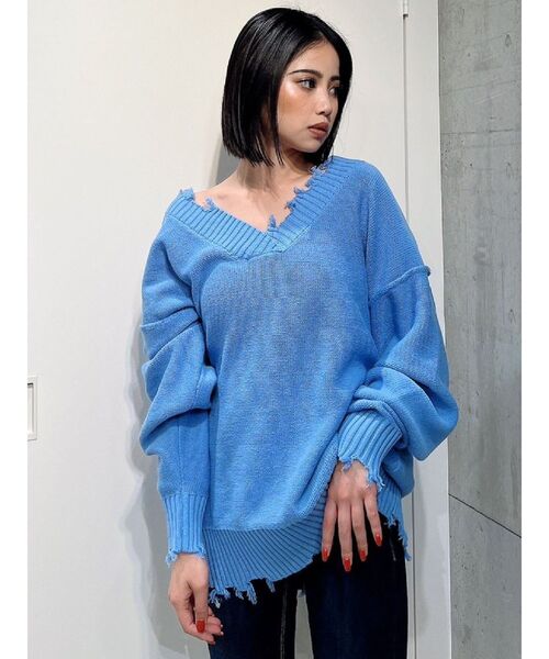 GYDA（ジェイダ）の「グラインダーVネックニットTOPS（ニット/セーター・レディース・チャコールグレー/ライトブルー/オフホワイト・FREE）」の5枚目の写真