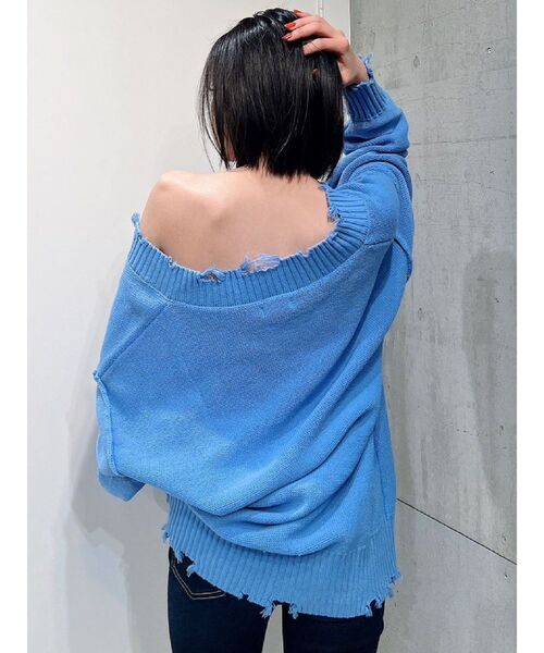 GYDA（ジェイダ）の「グラインダーVネックニットTOPS（ニット/セーター・レディース・チャコールグレー/ライトブルー/オフホワイト・FREE）」の7枚目の写真