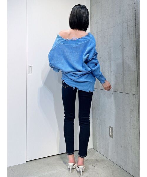 GYDA（ジェイダ）の「グラインダーVネックニットTOPS（ニット/セーター・レディース・チャコールグレー/ライトブルー/オフホワイト・FREE）」の13枚目の写真