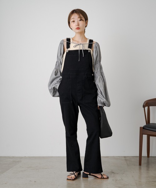 Kastane（カスタネ）の「【サイズ展開あり】スリムフレアサロペット（サロペット/オーバーオール・レディース・ブラック/ブルー・0/1）」の3枚目の写真