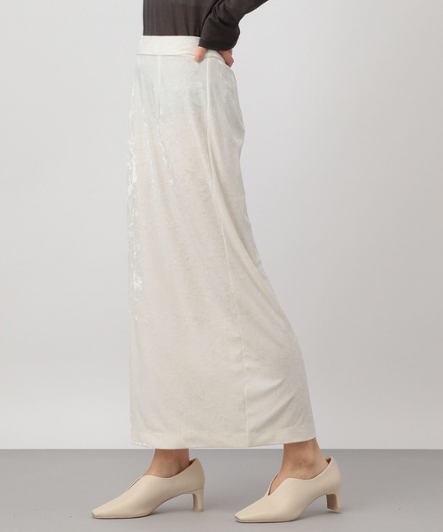 A part by(アパートバイ)の「ストレッチベロアナロースカート(スカート・レディース・グレー系その他4/オフホワイト/ブラック・FREE/SMALL)」の9枚目の写真