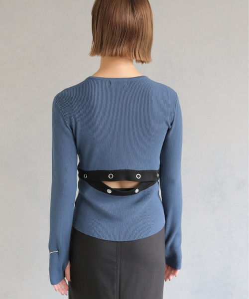 cheriella(シェリエラ)の「【cheriella】WEB限定バックオープンスリットリブニット WEB LIMITED BACK OPEN SLIT RIB KNIT(ニット/セーター・レディース・ダークブルー/アイボリー/ダークグレー/ブラック/ダークグリーン・M)」の5枚目の写真