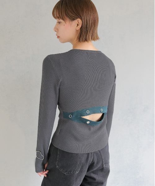 cheriella(シェリエラ)の「【cheriella】WEB限定バックオープンスリットリブニット WEB LIMITED BACK OPEN SLIT RIB KNIT(ニット/セーター・レディース・ダークブルー/アイボリー/ダークグレー/ブラック/ダークグリーン・M)」の3枚目の写真
