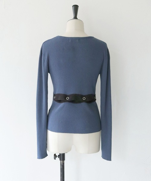 cheriella(シェリエラ)の「【cheriella】WEB限定バックオープンスリットリブニット WEB LIMITED BACK OPEN SLIT RIB KNIT(ニット/セーター・レディース・ダークブルー/アイボリー/ダークグレー/ブラック/ダークグリーン・M)」の11枚目の写真