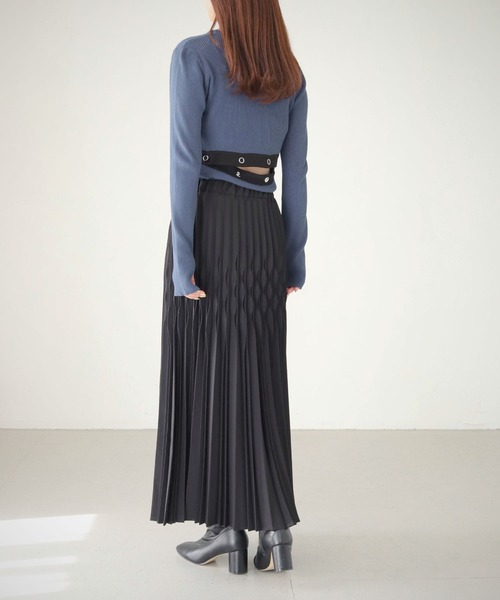 cheriella(シェリエラ)の「【cheriella】WEB限定バックオープンスリットリブニット WEB LIMITED BACK OPEN SLIT RIB KNIT(ニット/セーター・レディース・ダークブルー/アイボリー/ダークグレー/ブラック/ダークグリーン・M)」の7枚目の写真