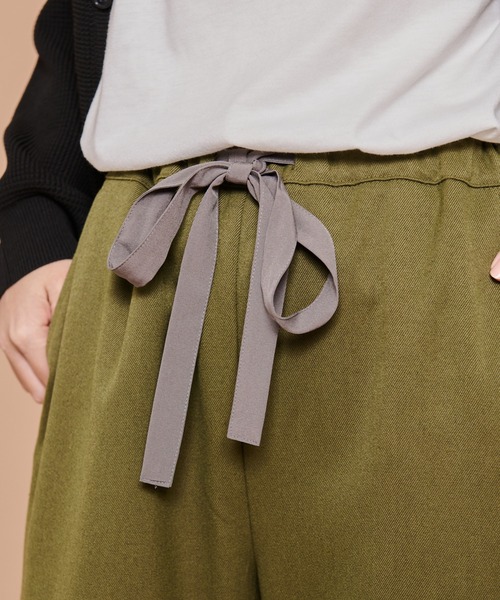 Arnold Palmer(アーノルドパーマー)の「TR ソフトチノ ワイドパンツ(チノパンツ・レディース・オリーブ/ネイビー/ブラック・L/S/M)」の4枚目の写真