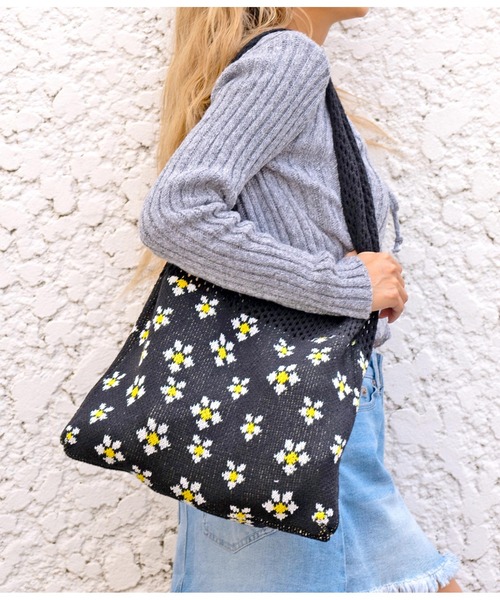 anap mimpi(アナップミンピ)の「フラワーデザイン切替ニットバッグ(トートバッグ・レディース・ブラック・FREE)」の2枚目の写真