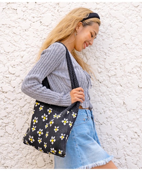 anap mimpi(アナップミンピ)の「フラワーデザイン切替ニットバッグ(トートバッグ・レディース・ブラック・FREE)」の3枚目の写真