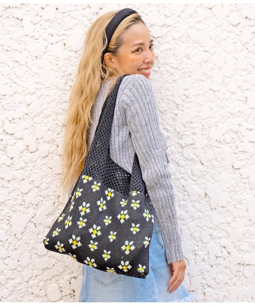 anap mimpi(アナップミンピ)の「フラワーデザイン切替ニットバッグ(トートバッグ・レディース・ブラック・FREE)」の4枚目の写真