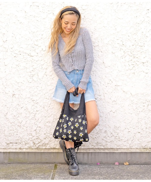 anap mimpi(アナップミンピ)の「フラワーデザイン切替ニットバッグ(トートバッグ・レディース・ブラック・FREE)」の6枚目の写真