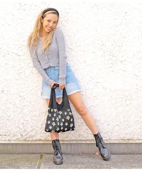 anap mimpi(アナップミンピ)の「フラワーデザイン切替ニットバッグ(トートバッグ・レディース・ブラック・FREE)」の7枚目の写真