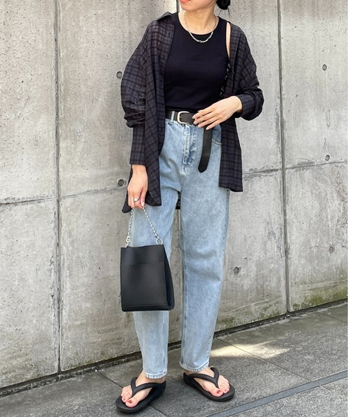 Thevon（ゼボン）の「ボールチェーンスクエアミニバッグ（ショルダーバッグ・レディース・モカ/イエロー/アイボリー/ブラック・FREE）」の11枚目の写真