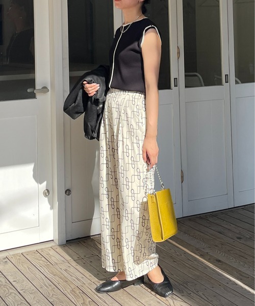 Thevon（ゼボン）の「ボールチェーンスクエアミニバッグ（ショルダーバッグ・レディース・モカ/イエロー/アイボリー/ブラック・FREE）」の18枚目の写真