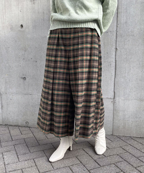 ONIGIRI(オニギリ)の「先染め起毛チェック キュロットパンツ(その他パンツ・レディース・グレー系/ベージュ系・MEDIUM/LARGE)」の2枚目の写真