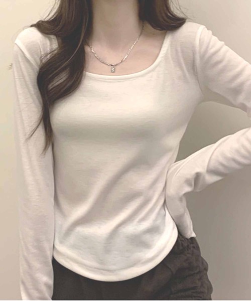 NANEA（ナネア）の「裾ラウンドクロップド丈ロンT（Tシャツ/カットソー・レディース・ホワイト/ブラック/グレー/ホワイト系その他/ワインレッド/ブラック系その他/杢グレー・MEDIUM/LARGE）」の2枚目の写真
