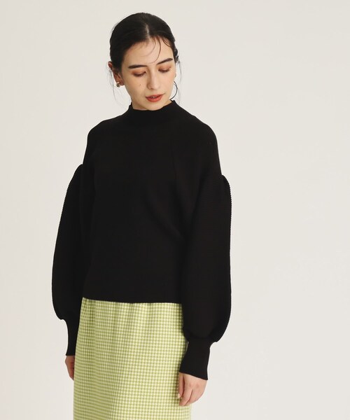 OPAQUE.CLIP（オペークドットクリップ）の「◆ハイネックボリュームスリーブリブニット【洗濯機洗い可】（ニット/セーター・レディース・ブラック/ライトベージュ/ライトオレンジ系・38/36/40）」の2枚目の写真