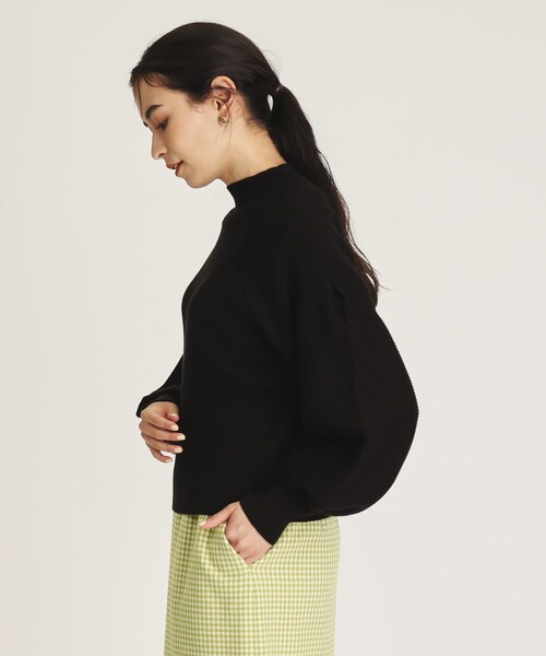 OPAQUE.CLIP（オペークドットクリップ）の「◆ハイネックボリュームスリーブリブニット【洗濯機洗い可】（ニット/セーター・レディース・ブラック/ライトベージュ/ライトオレンジ系・38/36/40）」の10枚目の写真