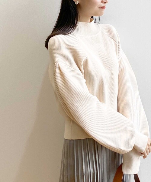OPAQUE.CLIP（オペークドットクリップ）の「◆ハイネックボリュームスリーブリブニット【洗濯機洗い可】（ニット/セーター・レディース・ブラック/ライトベージュ/ライトオレンジ系・38/36/40）」の20枚目の写真
