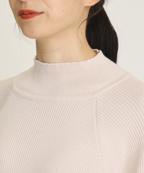 OPAQUE.CLIP（オペークドットクリップ）の「◆ハイネックボリュームスリーブリブニット【洗濯機洗い可】（ニット/セーター・レディース・ブラック/ライトベージュ/ライトオレンジ系・38/36/40）」の5枚目の写真