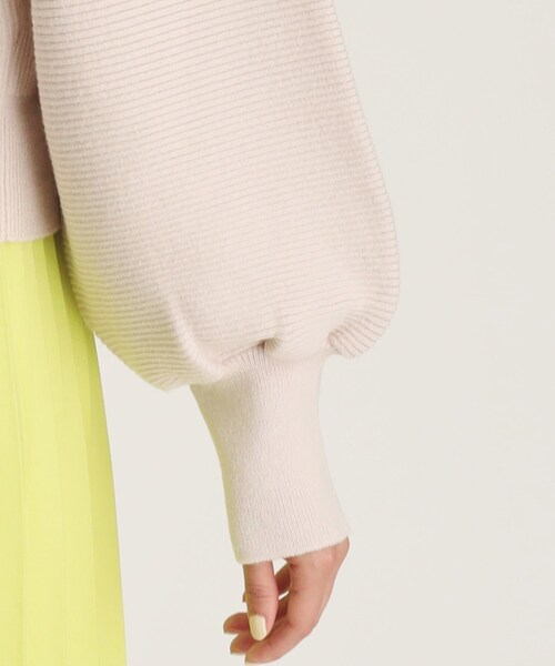 OPAQUE.CLIP（オペークドットクリップ）の「◆ハイネックボリュームスリーブリブニット【洗濯機洗い可】（ニット/セーター・レディース・ブラック/ライトベージュ/ライトオレンジ系・38/36/40）」の6枚目の写真