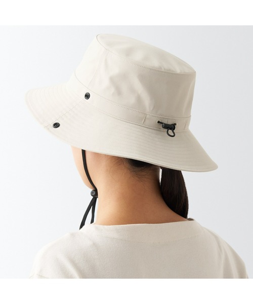 無印良品(ムジルシリョウヒン)の「UVカット 透湿撥水 防水テープ使い サファリハット(ハット・レディース・アイボリー/ブラック/ライトブルー/ベージュ/ダークグリーン・56.5-59cm)」の22枚目の写真
