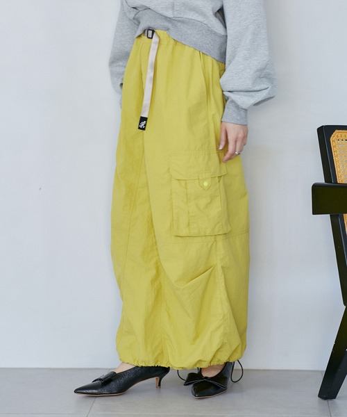 VIS（ビス）の「【GRAMICCI/グラミチ】VIS別注 ナイロンスカート【洗える・撥水】（スカート・レディース・ブラック/ベージュ系その他/イエロー系その他4・FREE）」の4枚目の写真