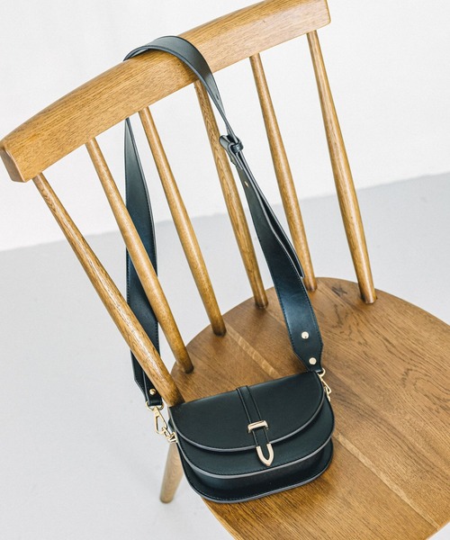 Andemiu（アンデミュウ）の「ラウンドボディーバッグ105351（ショルダーバッグ・レディース・ブラック/ブルー/グレイッシュベージュ・FREE）」の2枚目の写真