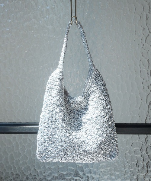 CURI BISCUI(キュリ ビスキュイ)の「メタリックヤーン編み ワンハンドルバッグ(ハンドバッグ・レディース・ブラック/シルバー/ゴールド・FREE)」の3枚目の写真