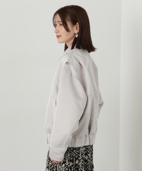 N.(N. Natural Beauty Basic)(エヌエヌナチュラルビューティーベーシック)の「◆ステッチデザインショートブルゾン(ブルゾン・レディース・ブラック/ライトグレー・MEDIUM)」の3枚目の写真