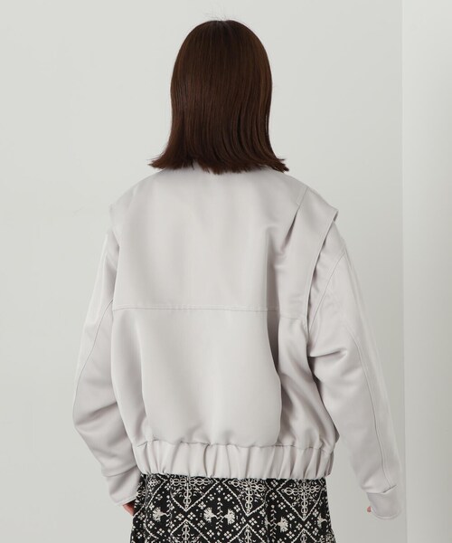 N.(N. Natural Beauty Basic)(エヌエヌナチュラルビューティーベーシック)の「◆ステッチデザインショートブルゾン(ブルゾン・レディース・ブラック/ライトグレー・MEDIUM)」の4枚目の写真