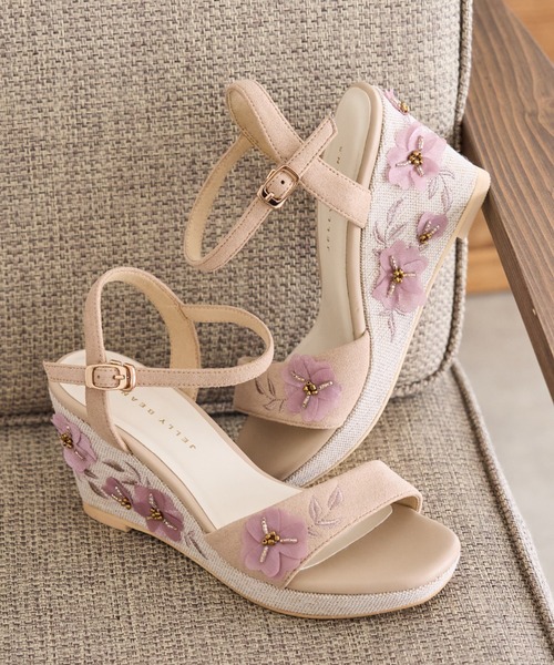 JELLY BEANS（ジェリービーンズ）の「フラワー刺繍ウエッジストラップサンダル(204-32958)JELLY BEANS(ジェリービーンズ)（サンダル・レディース・ピンク/ホワイト/ベージュ・L/M/S）」の2枚目の写真