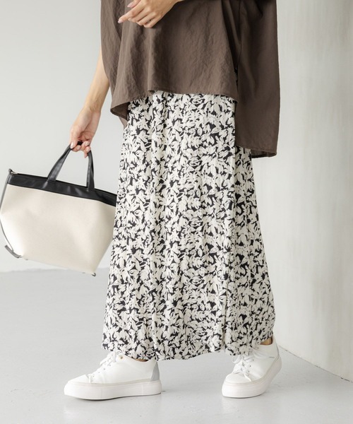 Elura（エルーラ）の「ラク艶イージーパンツ（その他パンツ・レディース・チャコールグレー/グレイッシュベージュ/ネイビー/イエロー/ブルー系その他3/ブラック系その他・MEDIUM/LARGE）」の2枚目の写真