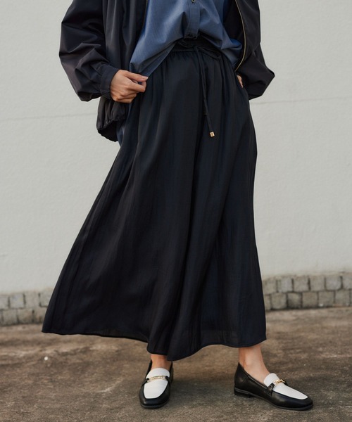 Elura（エルーラ）の「ラク艶イージーパンツ（その他パンツ・レディース・チャコールグレー/グレイッシュベージュ/ネイビー/イエロー/ブルー系その他3/ブラック系その他・MEDIUM/LARGE）」の4枚目の写真