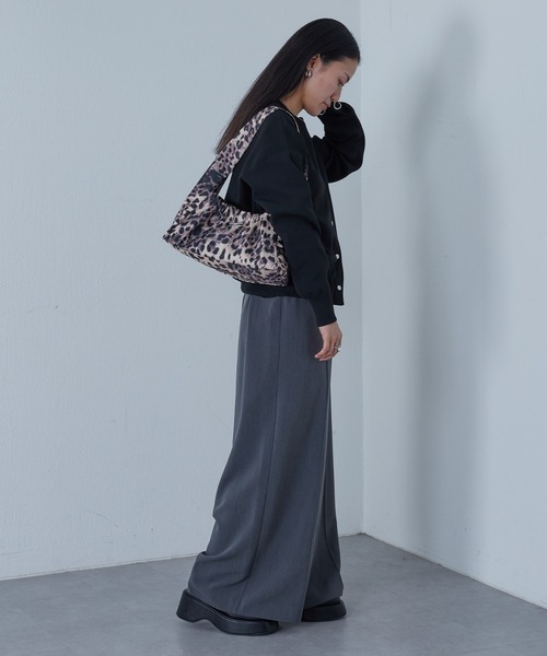 COLONY 2139（コロニートゥーワンスリーナイン）の「WEB・一部店舗限定 / ナイロンギャザーワンショルダー（ショルダーバッグ・レディース・ホワイト/ブラック/ベージュ・FREE）」の21枚目の写真